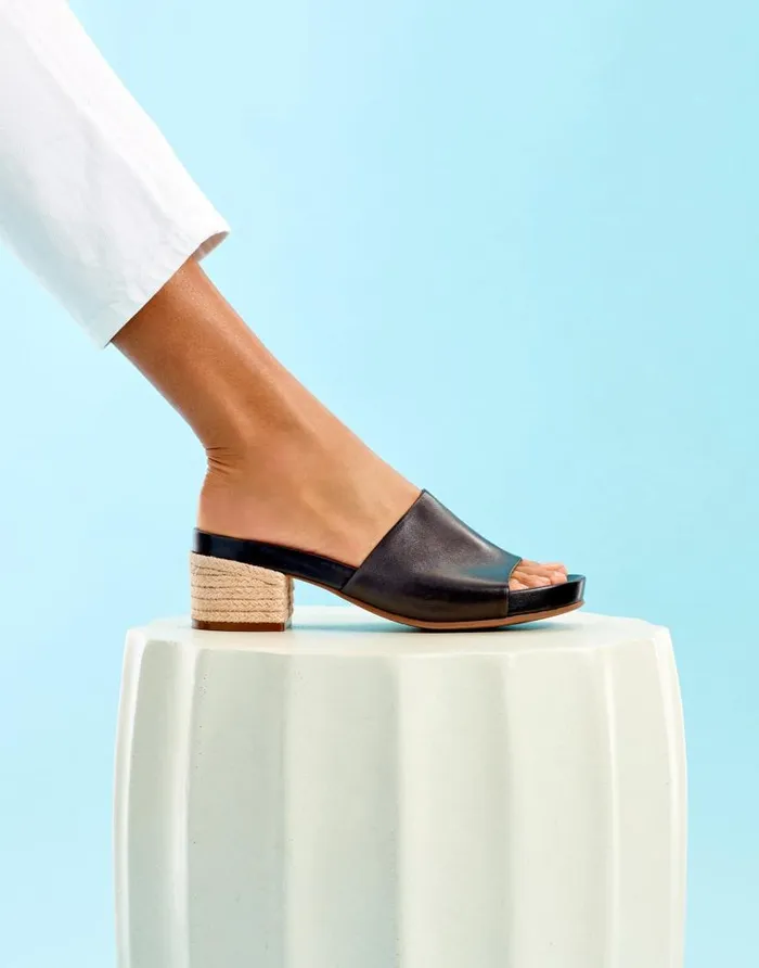 Aerosoles Comfortable Women039s Molded Footbed Low Block Heel Slide In Black Leather Black Leather Women Clogs and Mules