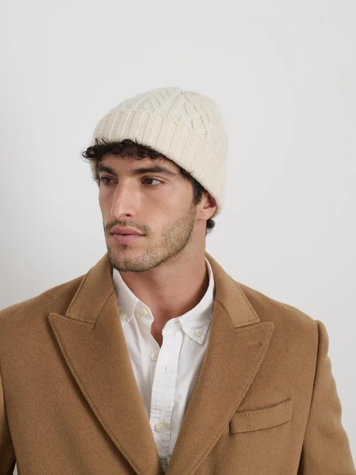 Alex Mill Men Aran Cable Beanie In Wool Arctic