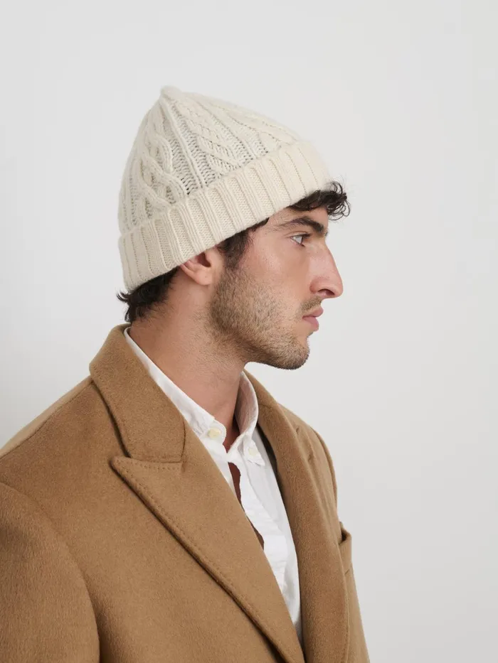 Alex Mill Men Aran Cable Beanie In Wool Arctic