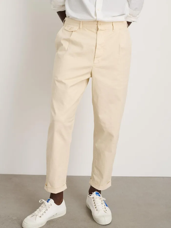 Alex Mill Pants Men Standard Pleated Pant In Chino Oat Milk