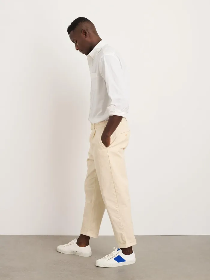 Alex Mill Pants Men Standard Pleated Pant In Chino Oat Milk