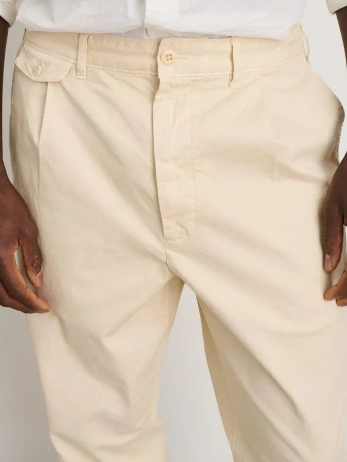 Alex Mill Pants Men Standard Pleated Pant In Chino Oat Milk