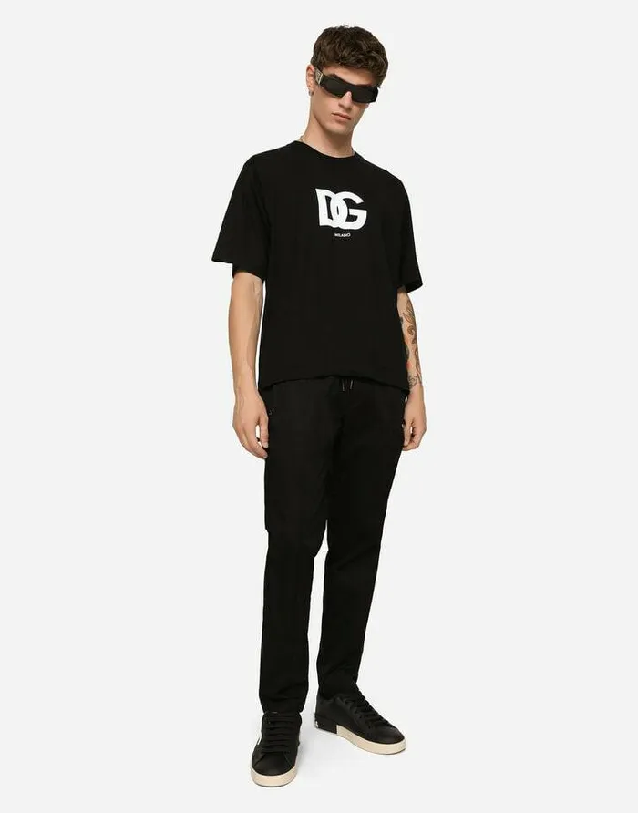 Dolce and Gabbana Trousers And Shorts Men Stretch Cotton Jogging Pants With Plate Black Dolce and Gabbana Trousers And Shorts Men Stretch Cotton Jogging Pants With Plate Black
