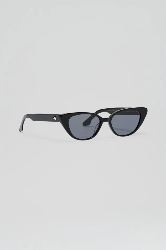 Eyewear Women Scanlan Theodore ST FELINE OVAL SUNGLASSES Black Eyewear Women Scanlan Theodore ST FELINE OVAL SUNGLASSES Black