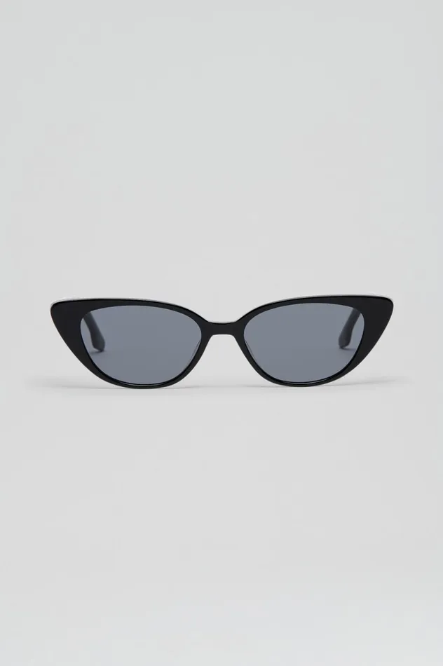 Eyewear Women Scanlan Theodore ST FELINE OVAL SUNGLASSES Black Eyewear Women Scanlan Theodore ST FELINE OVAL SUNGLASSES Black