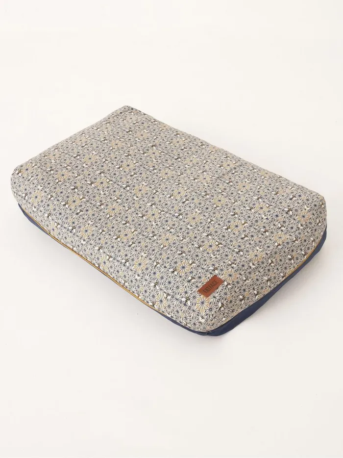 Pet Accessories Fat Face Grey 100 Cotton 71cmx98cm Bee Geo Cushion Pet Bed