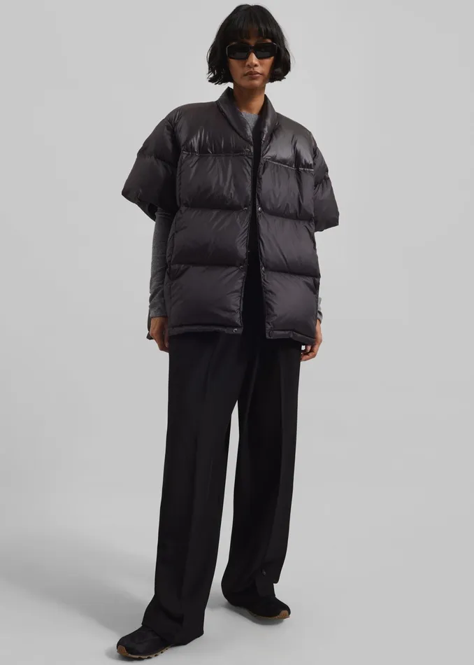 The Frankie Shop Outerwear Akron Short Sleeve Puffer Jacket 8211 Dark Brown 8211 Women The Frankie Shop Outerwear Akron Short Sleeve Puffer Jacket 8211 Dark Brown 8211 Women