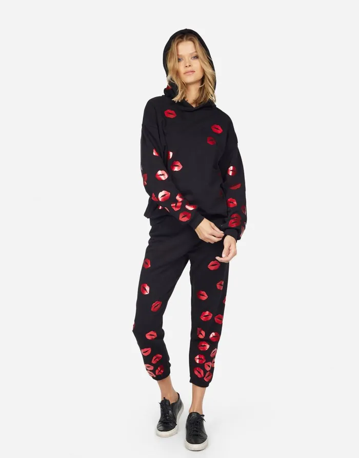 Women039s Alana Red Foil Scattered Lips Black Lauren Moshi Crop Sweatpants