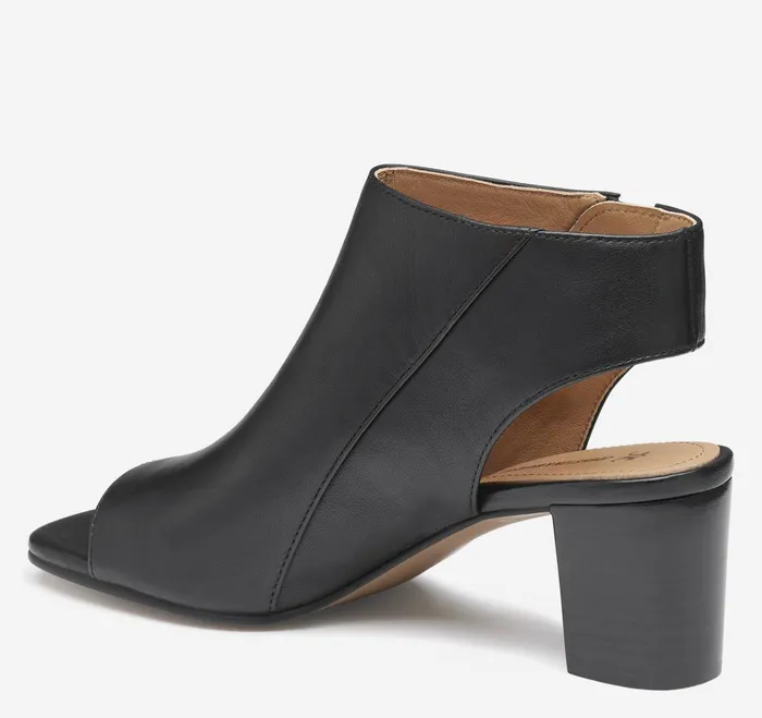 Women Evelyn SideZip Bootie Black Glove Leather JohnstonandMurphy Boots and Booties