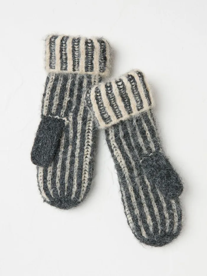 Women Gloves Fat Face Grey Plaited Mittens